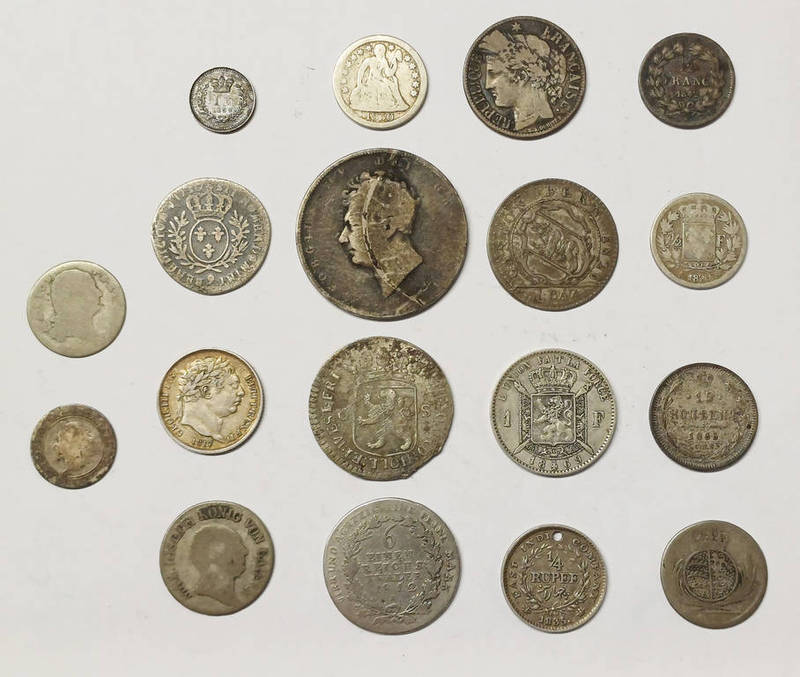 SELECTION OF VARIOUS WORLD SILVER COINAGE TO INCLUDE GEORGE IV HALFCROWN,