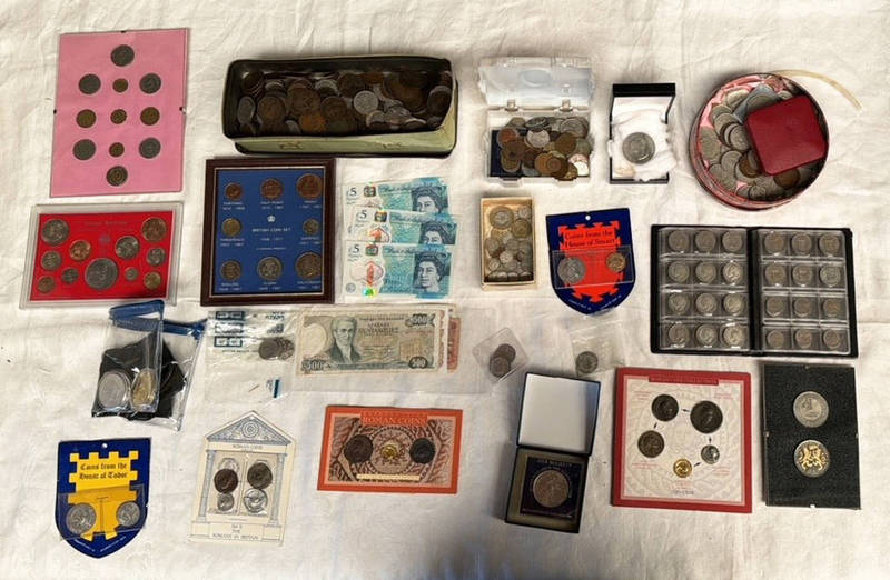 GOOD SELECTION OF VARIOUS WORLD COINS & BANKNOTES TO INCLUDE 1883-O U.S.