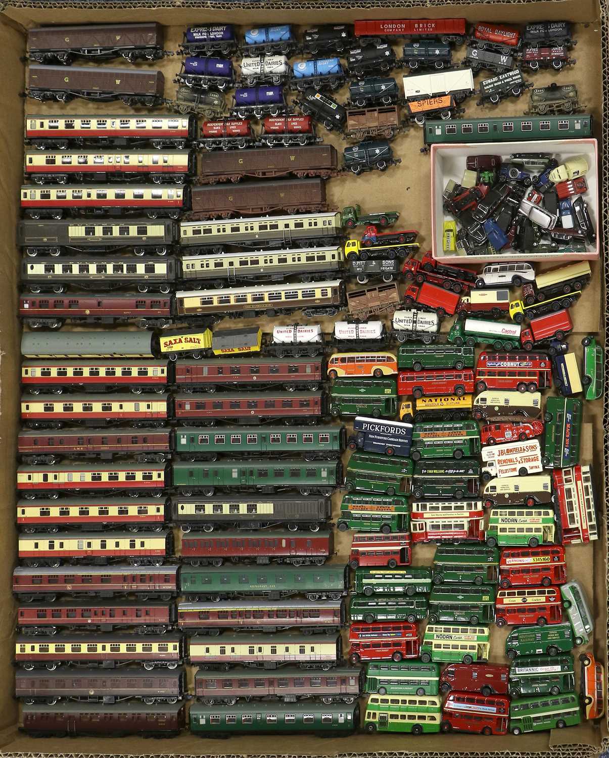 Various Manufacturers N Gauge A Collection Of Assorted British Outline Coaches