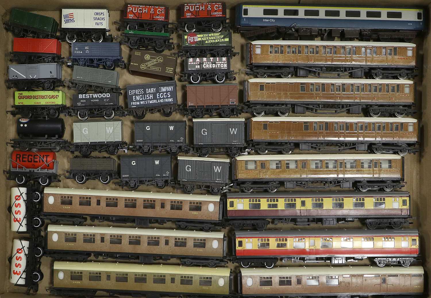 Various Coaches And Wagons - Image 3 of 6