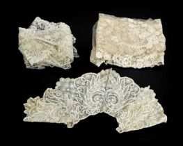 Assorted Late 19th/Early 20th Century Decorative Lace comprising a cream net stole with floral