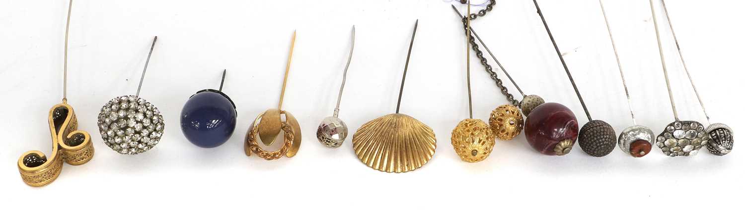Assorted Early 20th Century Decorative Hat Pins in gilt metal, silvered metals, mounted with - Image 2 of 10