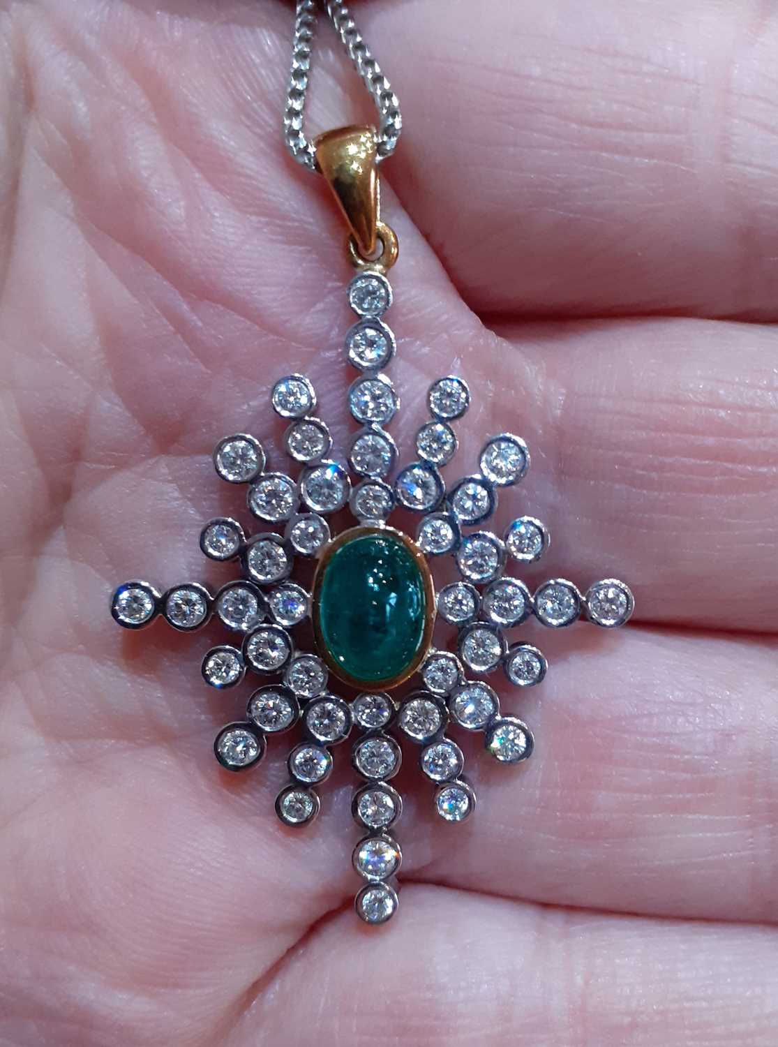An Emerald and Diamond Pendant on Chain the stylised snowflake motif with an oval cabochon emerald - Image 3 of 4