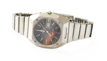 A Stainless Steel Day/Date Quartz Omega Seamaster Wristwatch, with box Case and bracelet with