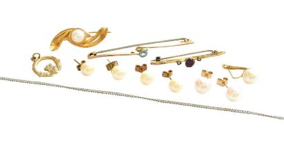 A Small Quantity of Jewellery, including a cultured pearl brooch, stamped '9CT', length 3cm; an 18