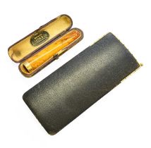 An 18 Carat Gold Amber Cheroot Holder