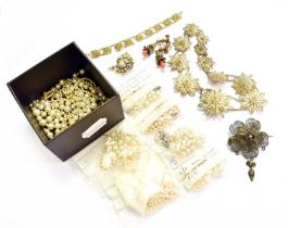 A Small Quantity of Jewellery, including a cultured pearl brooch (a.f.); a filigree necklace,