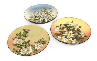 A Linthorpe Pottery Dish, painted with daisies, impressed HT (Henry Tooth) LINTHORPE, painted 299