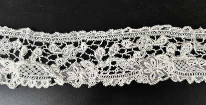 Assorted Decorative Early 20th Century Lace comprising seven lace mounted handkerchieves (some a.