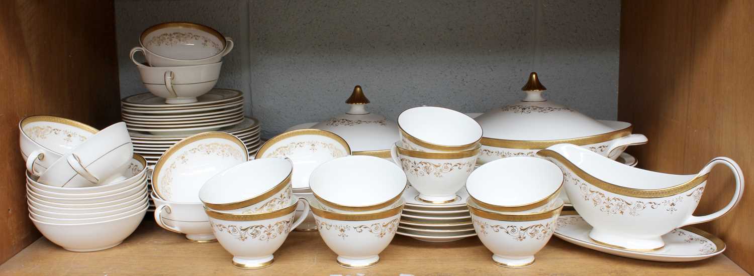 A Royal Doulton Belmont H4991 Dinner/Tea Service (qty)