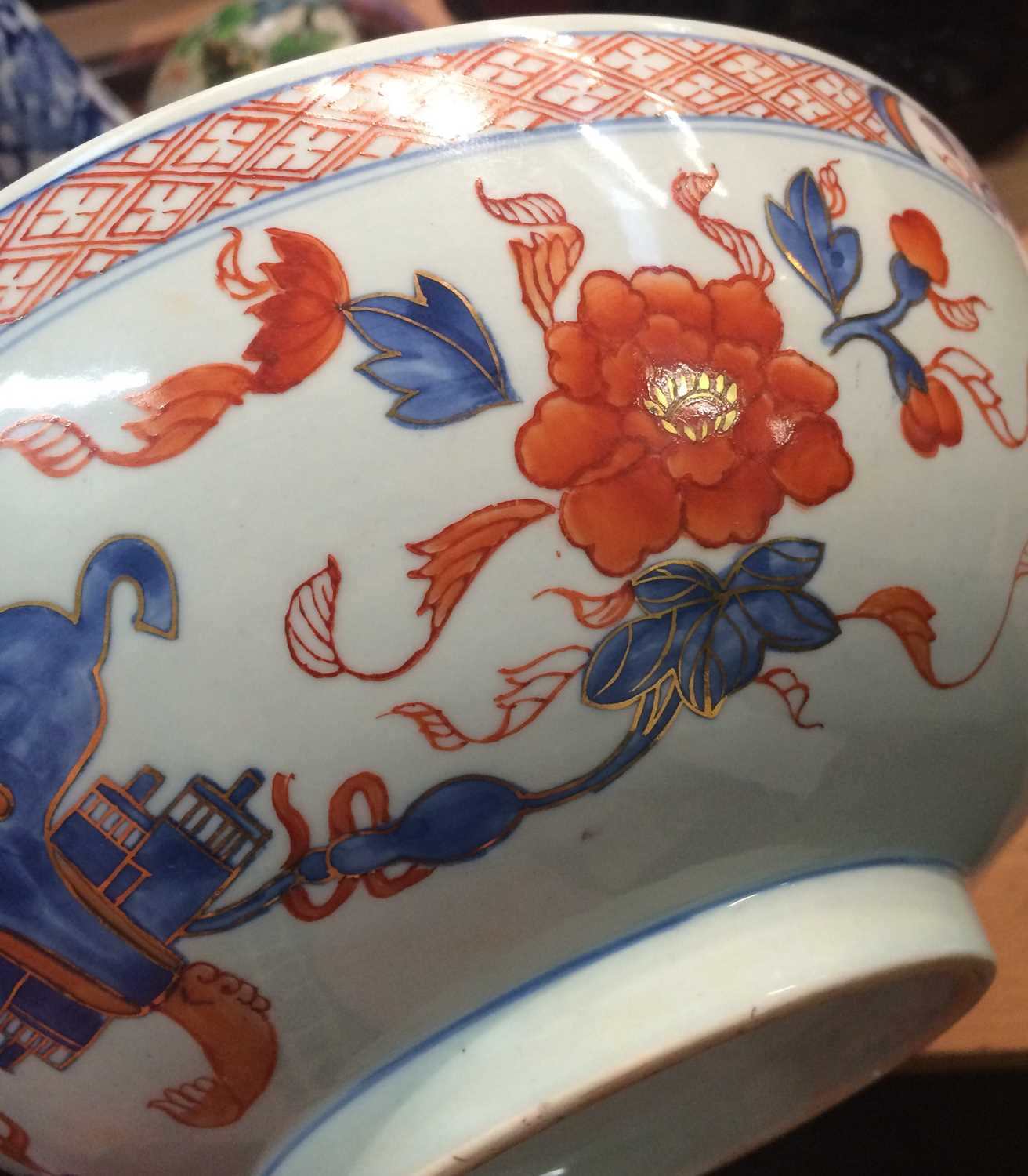 A Chinese Porcelain Bowl, Qianlong style, painted in the Imari palette with scholar's objects and - Image 5 of 6