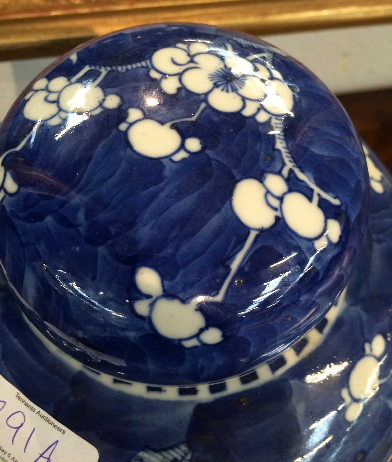 An Early 20th Century Chinese Blue and White Ginger Jar & Cover, decorated with cracked ice and - Image 4 of 6