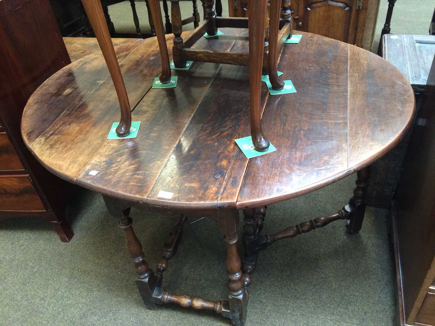 A 17th century Gateleg Table, oval top, twin drop leaves, baluster turned legs and stretchers with - Bild 3 aus 9