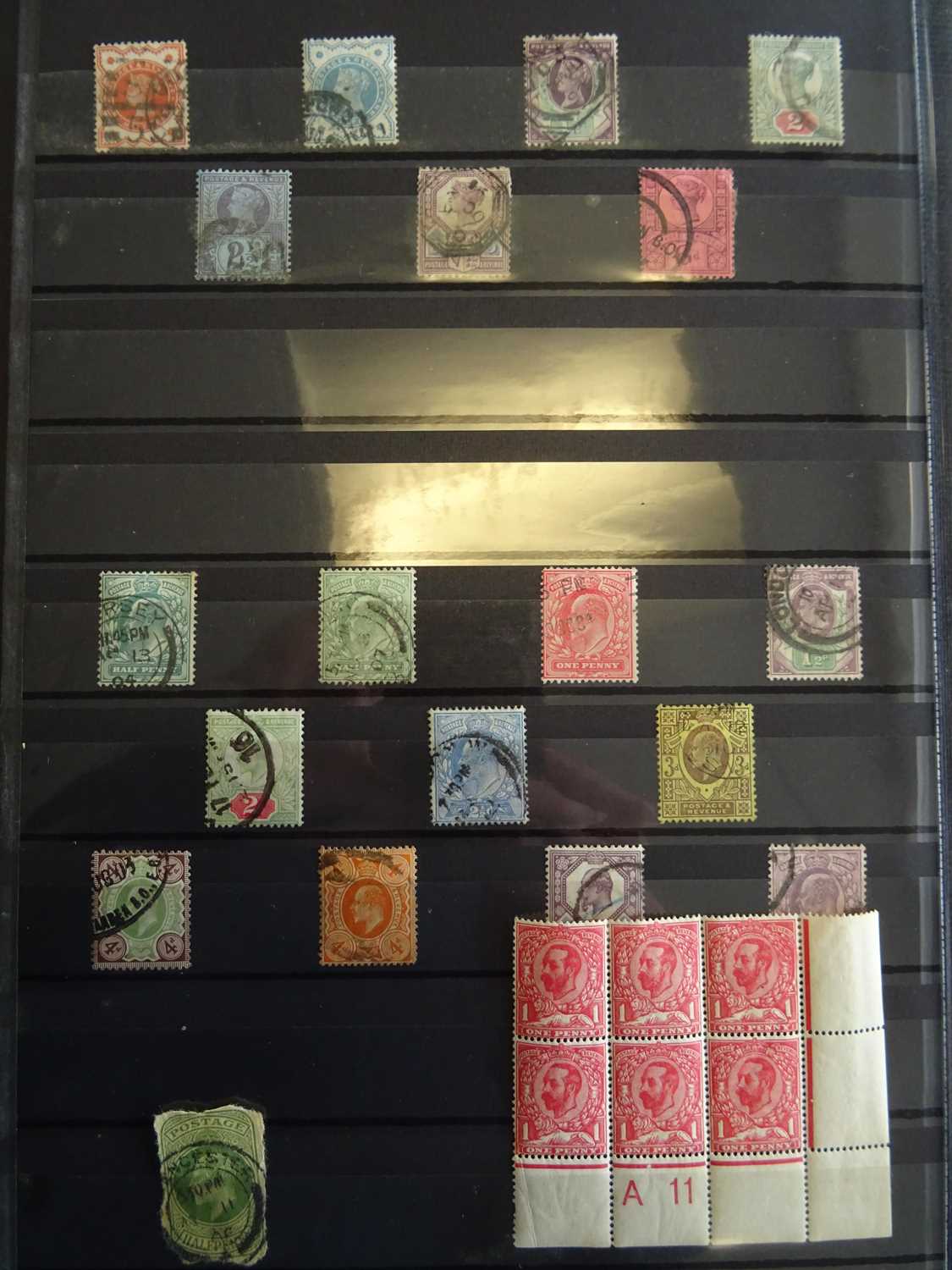 Stamp Collection in 10 Volumes, filling a carton, incl. 1000s different worldwide in two Swiftsure - Image 2 of 5