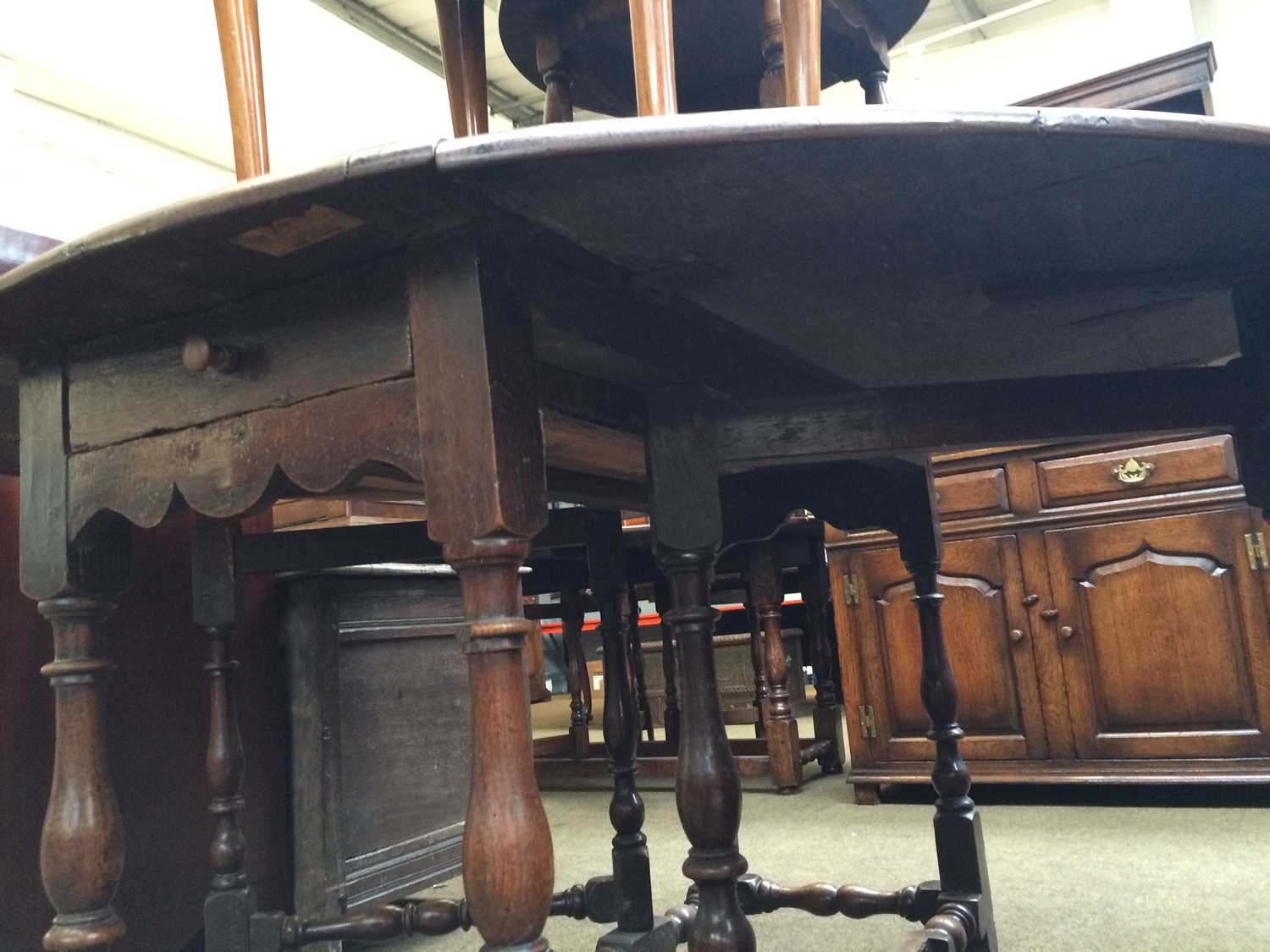 A 17th century Gateleg Table, oval top, twin drop leaves, baluster turned legs and stretchers with - Bild 9 aus 9