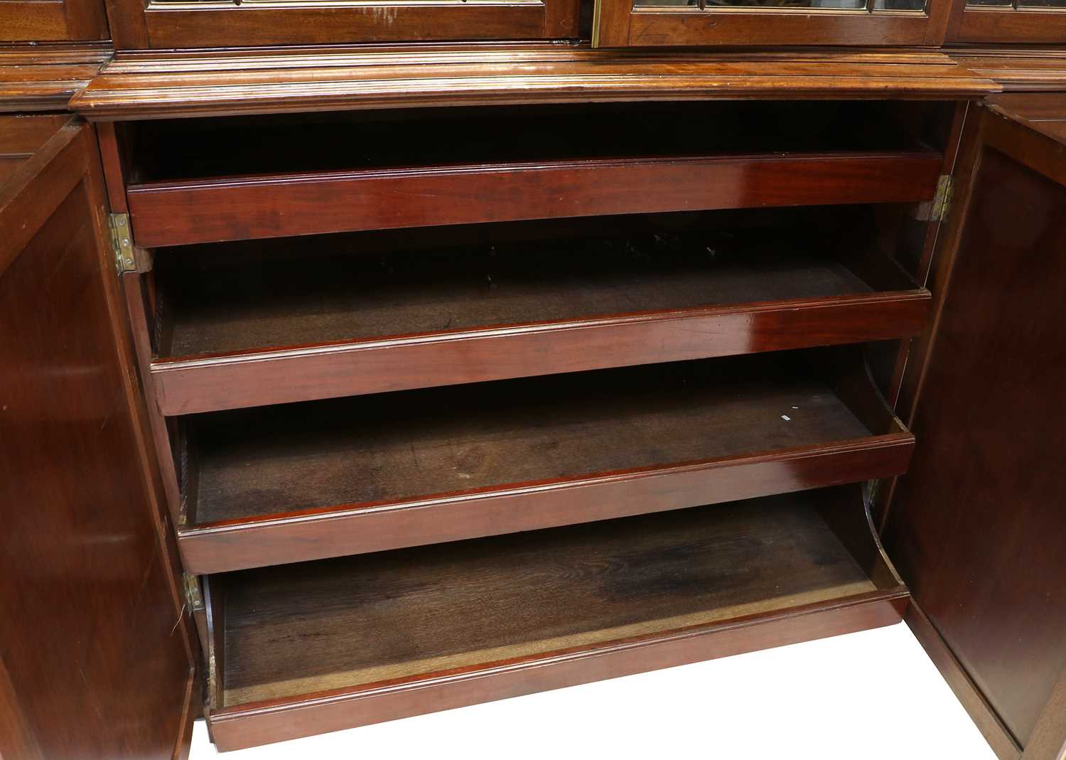 A Late George III Mahogany Four-Door Breakfront Library Bookcase, early 19th century, the moulded - Bild 2 aus 4