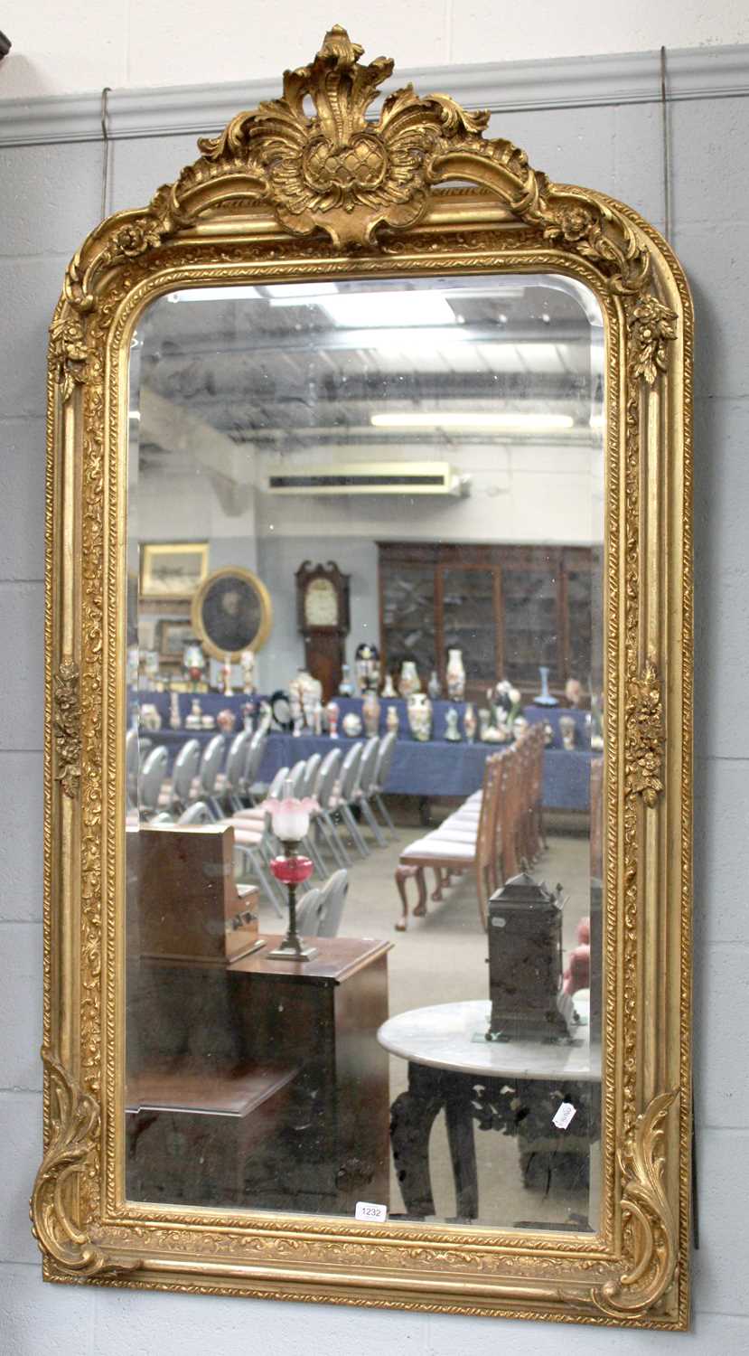 A 20th century Giltwood Mirror, pierced foliate scroll pediment, bevelled plate within moulded - Bild 2 aus 2