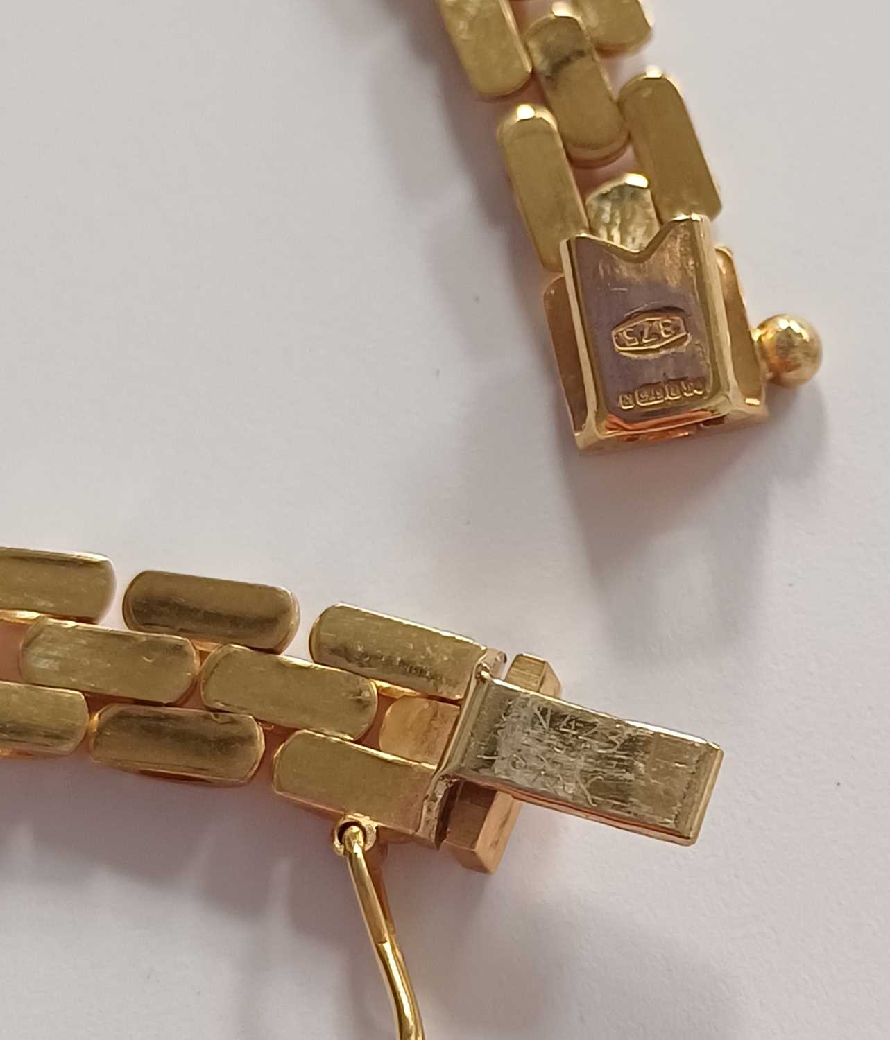 A 9 Carat Gold Brick Link Necklace, length 41.2cm The necklace is in good condition. It fastrns with - Image 2 of 3