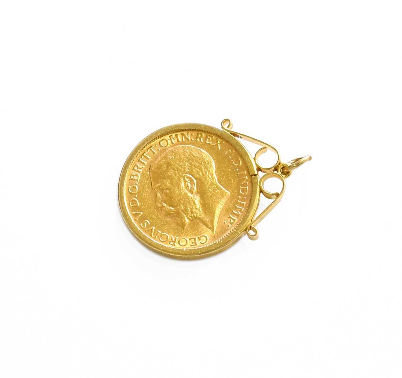 A Sovereign Pendant, dated 1912 in a 9 carat gold loose mount, length 3.4cm Gross weight 9.7 grams.