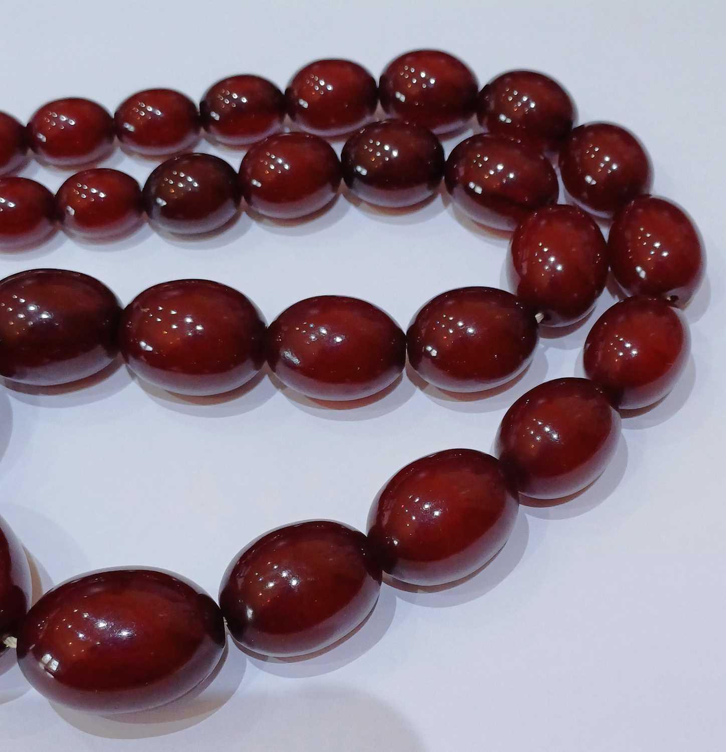 A Bakelite Bead Necklace, comprising of graduated beads, length 69.3cm Gross weight 90.8 grams. - Image 2 of 9