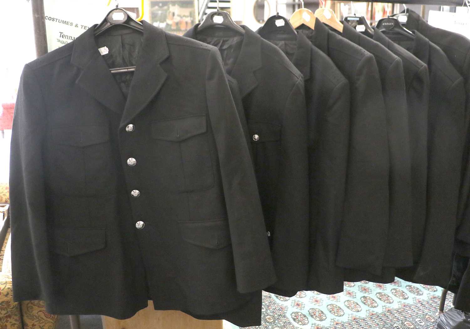 Eleven Elizabeth II British Police Officer's Jackets, with chrome buttons; twelve Elizabeth II - Bild 2 aus 3