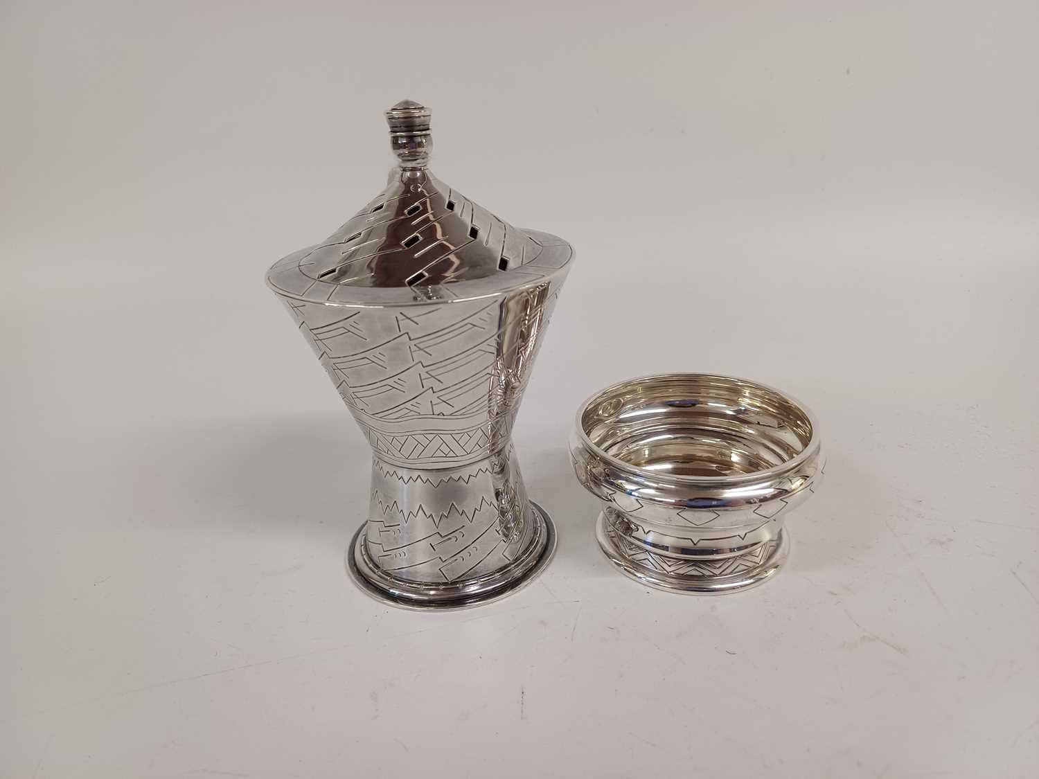 A George V Silver Caster, by Henry George Murphy, London, 1933, With Falcon Studios Mark - Image 9 of 12