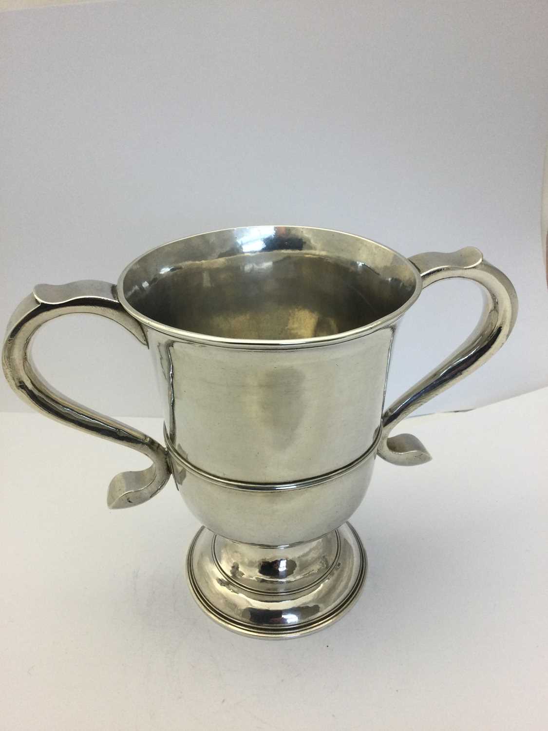 A George III Provincial Silver Two-Handled Cup, by John Langlands, Newcastle, 1771 - Bild 2 aus 8