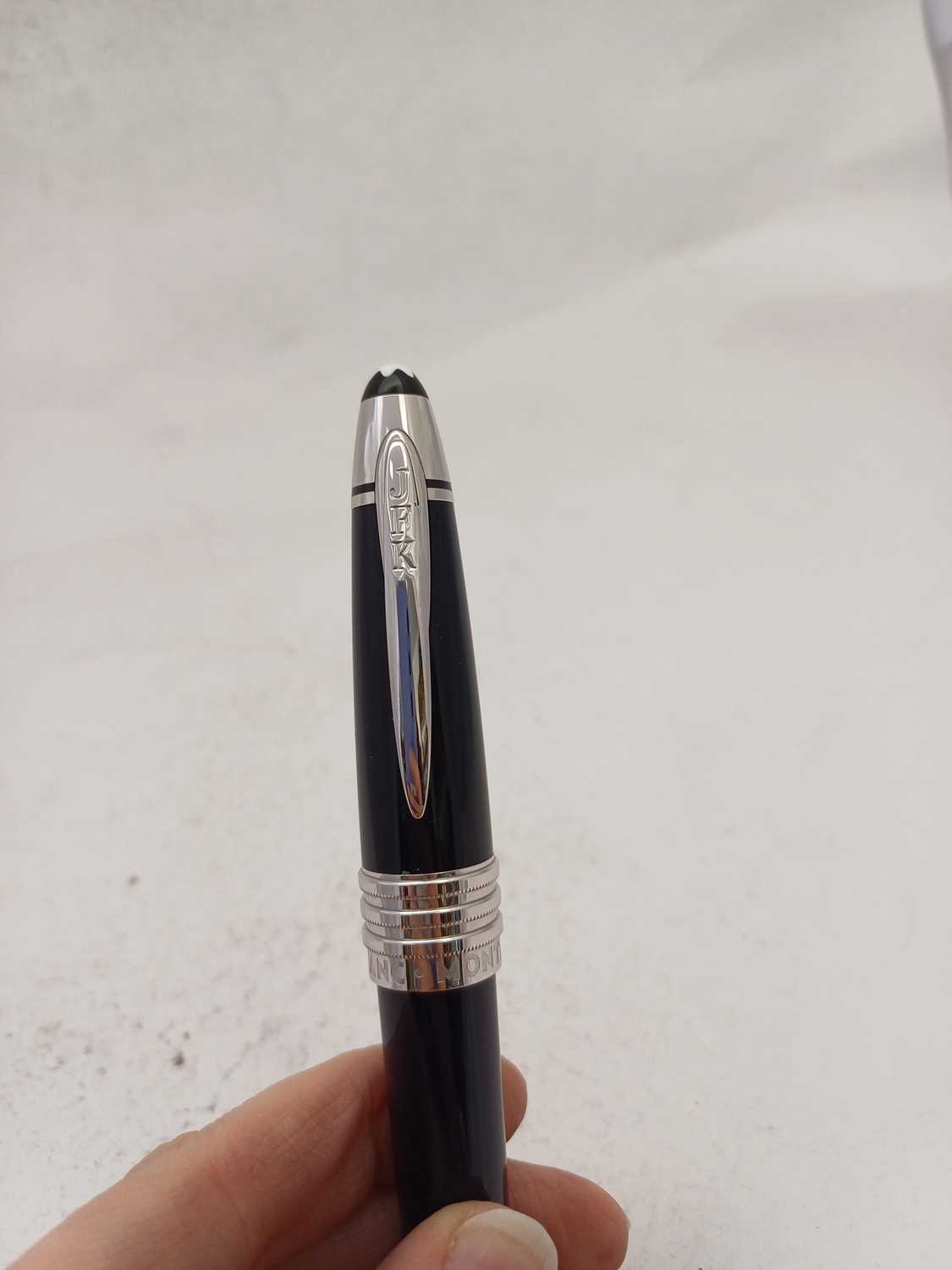 A Montblanc John F. Kennedy Rollerball-Pen, The Clip Numbered MBFF618Q5 - Image 6 of 6