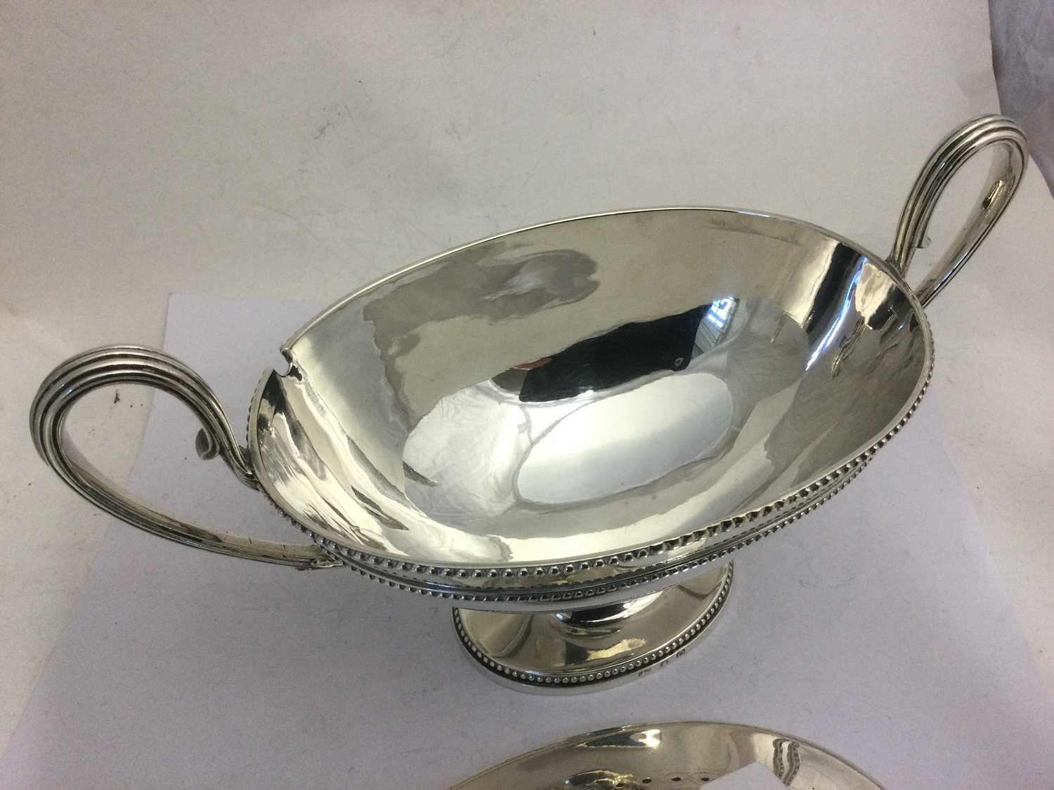 A George III Silver Sauce-Tureen and Cover, Probably by Robert Hennell, London, 1778 - Bild 6 aus 7