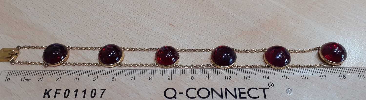 A Late 19th Century Garnet Bracelet six double chain linked round cabochon carbuncle garnets in - Image 2 of 4