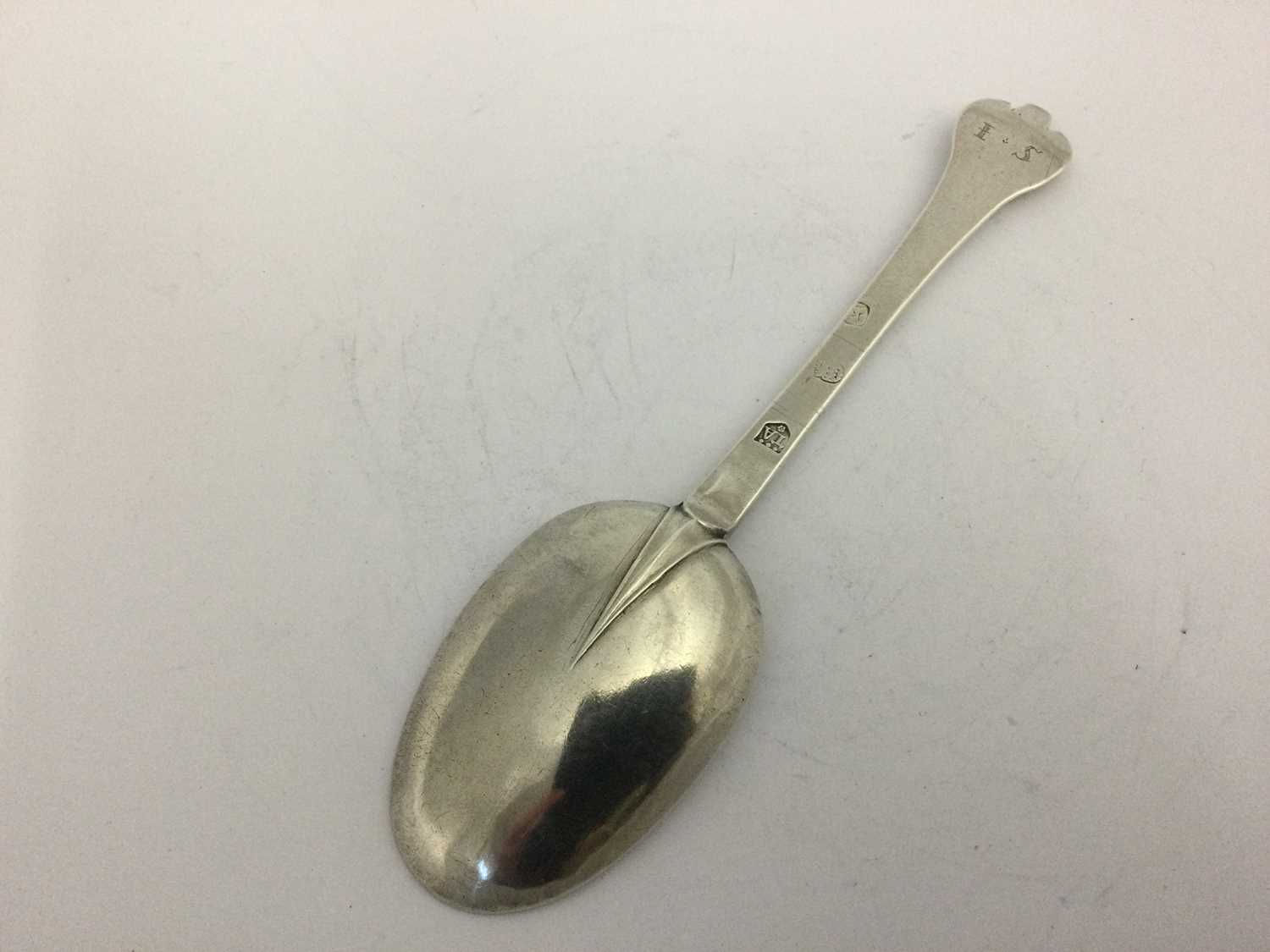 A William and Mary Silver Trefid-Spoon, Probably by Thomas Allen, London, Circa 1690 - Bild 3 aus 6