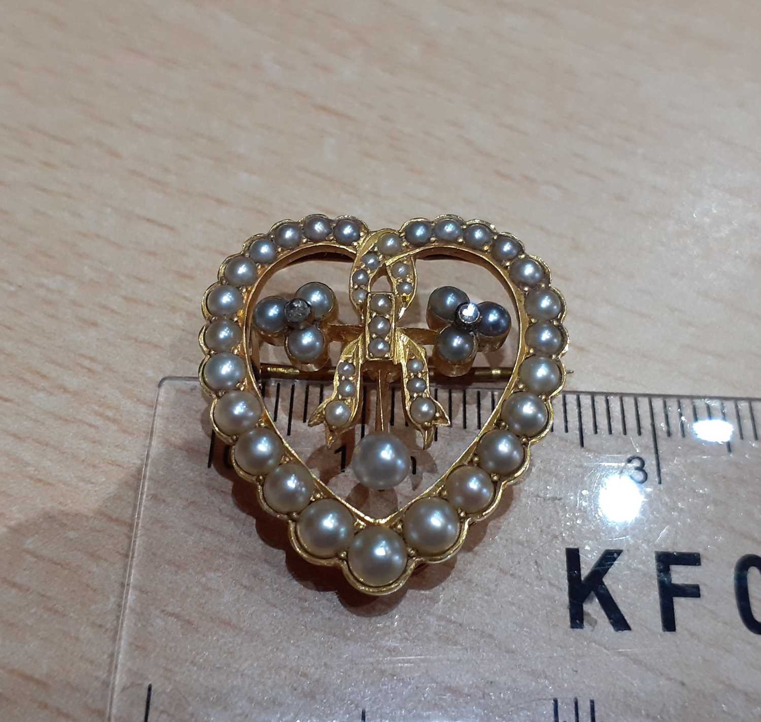 A Victorian Split Pearl and Diamond Brooch the openwork heart set throughout with graduated split - Image 2 of 4