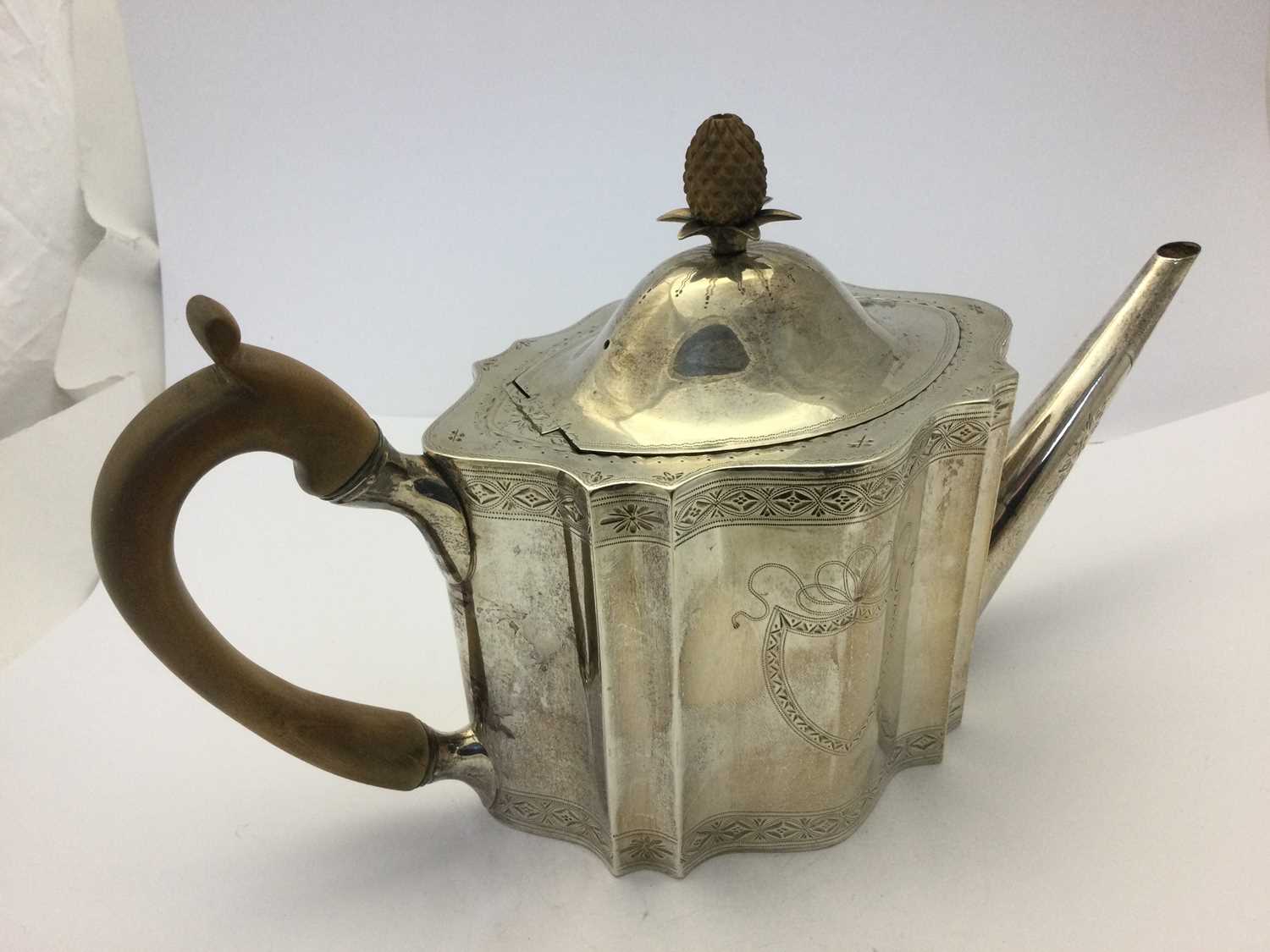 A George III Scottish Silver Teapot, Maker's Mark Lacking, Edinburgh, 1790 - Bild 3 aus 7