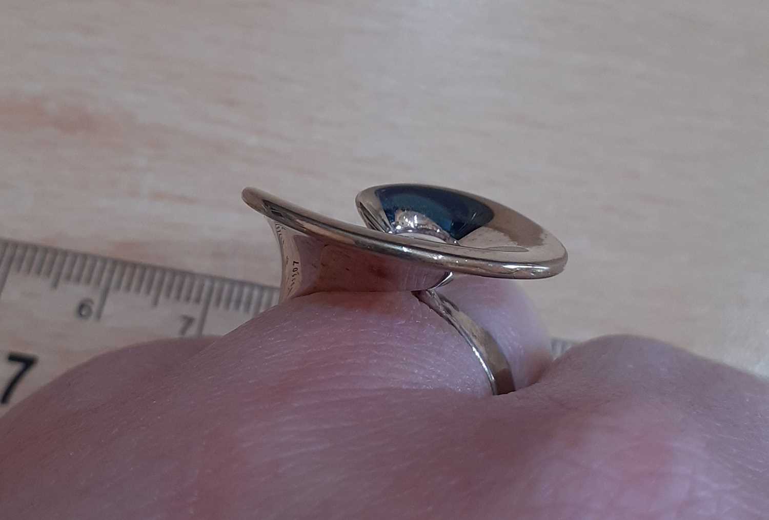 A 'Continuity' Ring, designed by Vivianna Torun Bülow-Hübe for Georg Jensen of white plain - Image 4 of 6