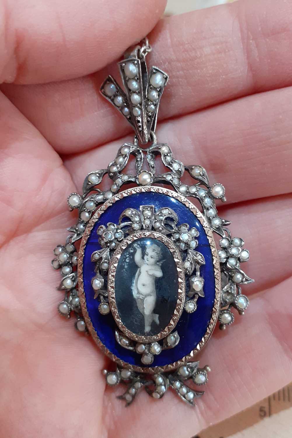 An Enamel and Split Pearl Pendant on Chain, circa 1815 the central locket compartment containing a - Image 4 of 4