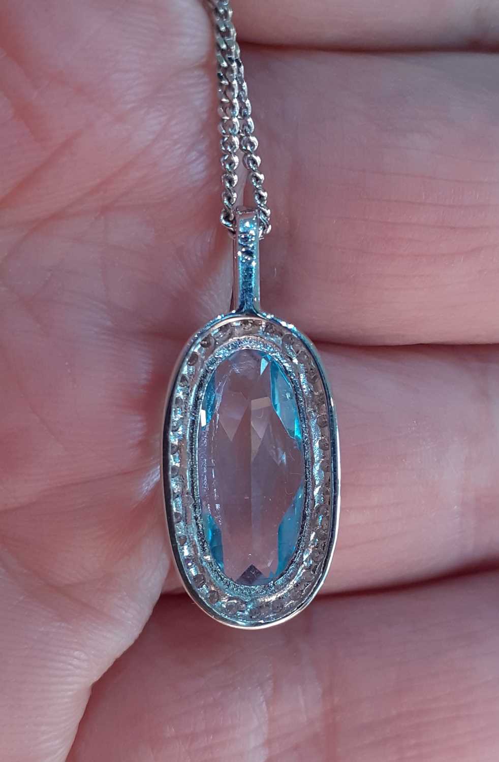 An 18 Carat White Gold Blue Topaz and Diamond Cluster Pendant on Chain the fancy oval cut blue topaz - Image 5 of 5