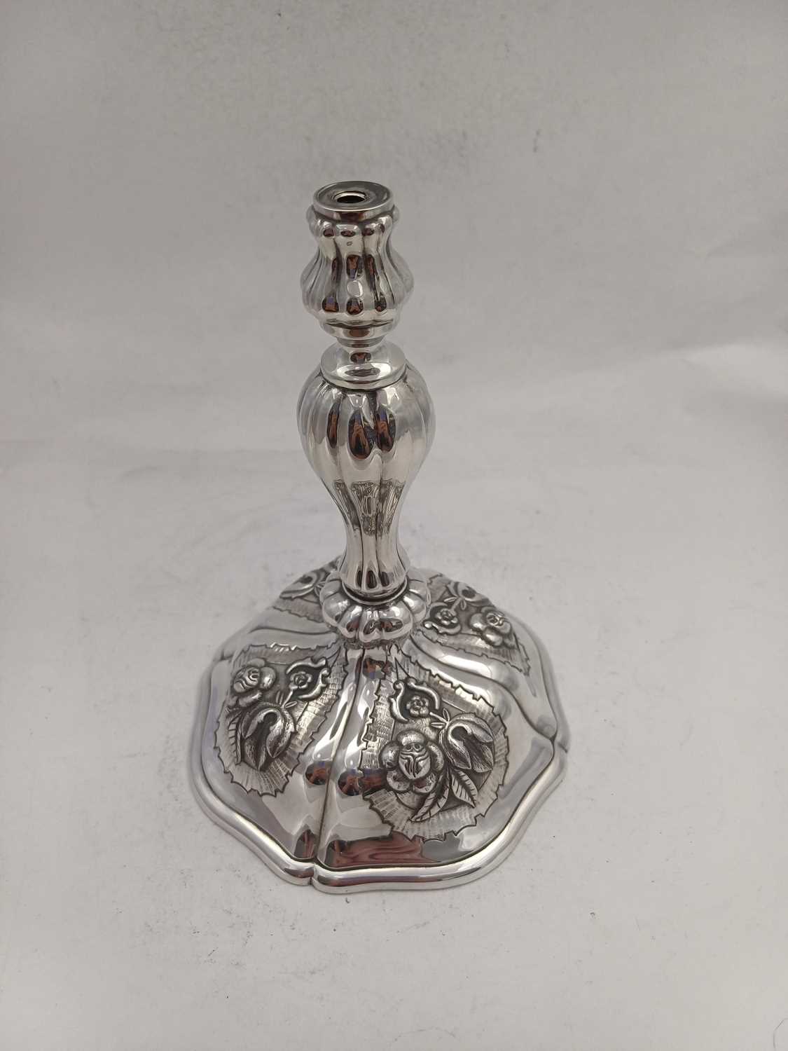 An Austrian Silver Five-Light Candleabra, Indistinct Maker's Mark, Vienna, Post 1922 - Bild 6 aus 7