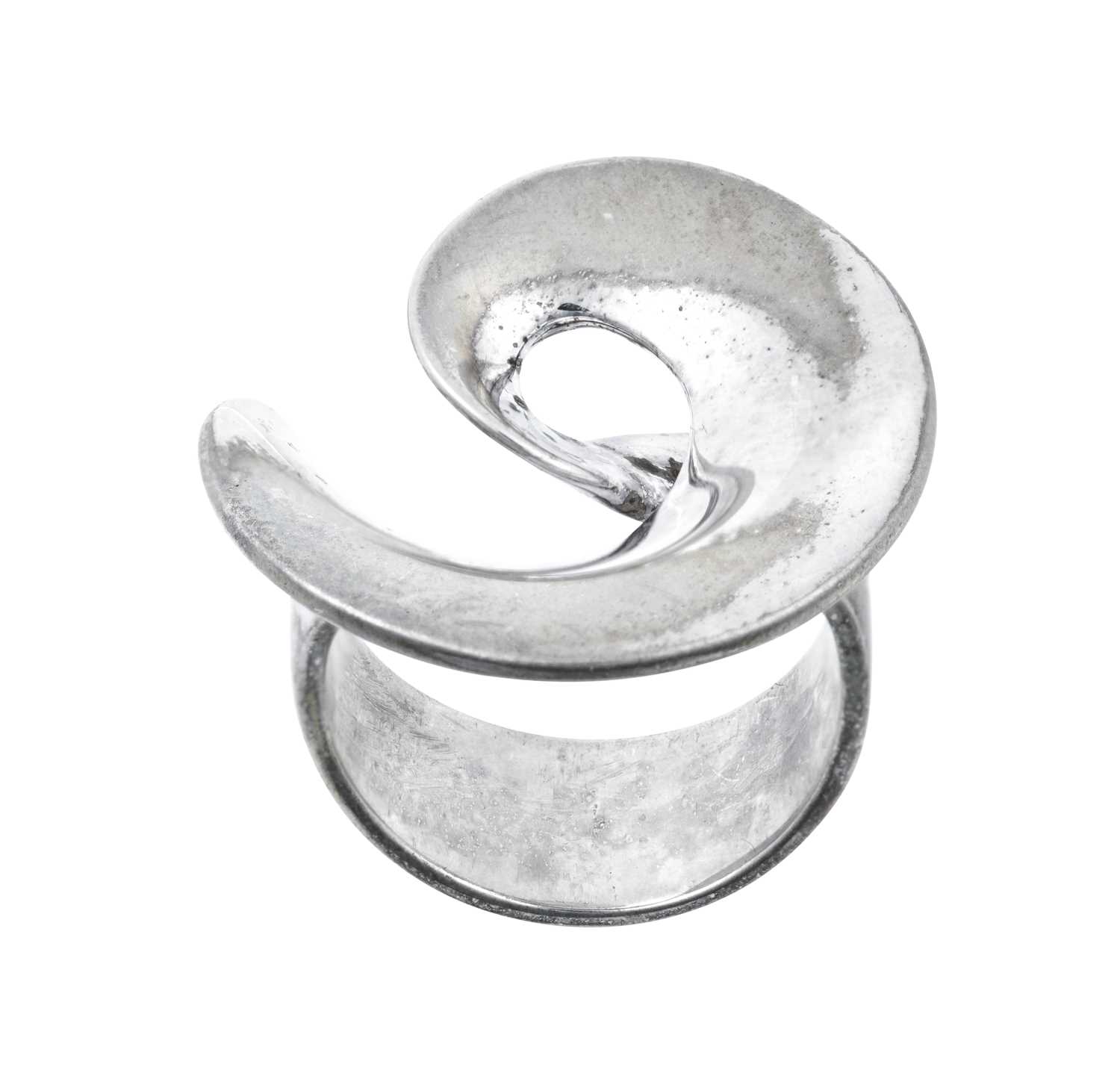A 'Continuity' Ring, designed by Vivianna Torun Bülow-Hübe for Georg Jensen of white plain