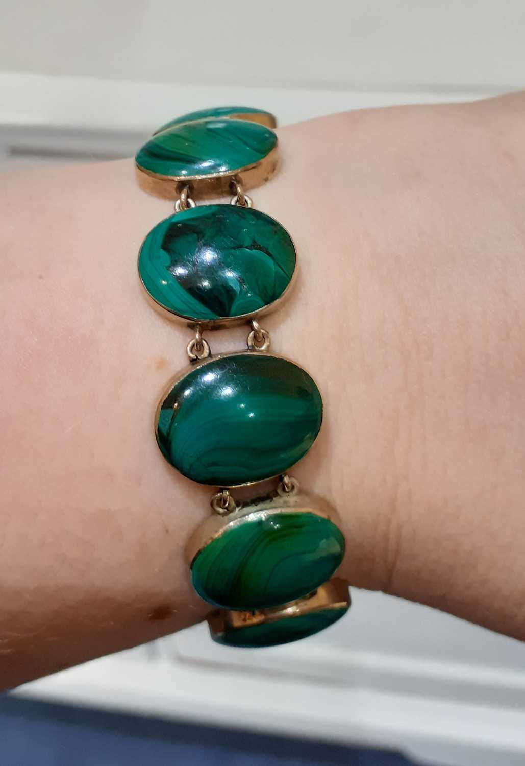 A Malachite Bracelet the eleven chain linked oval malachite plaques in yellow rubbed over settings - Image 2 of 4