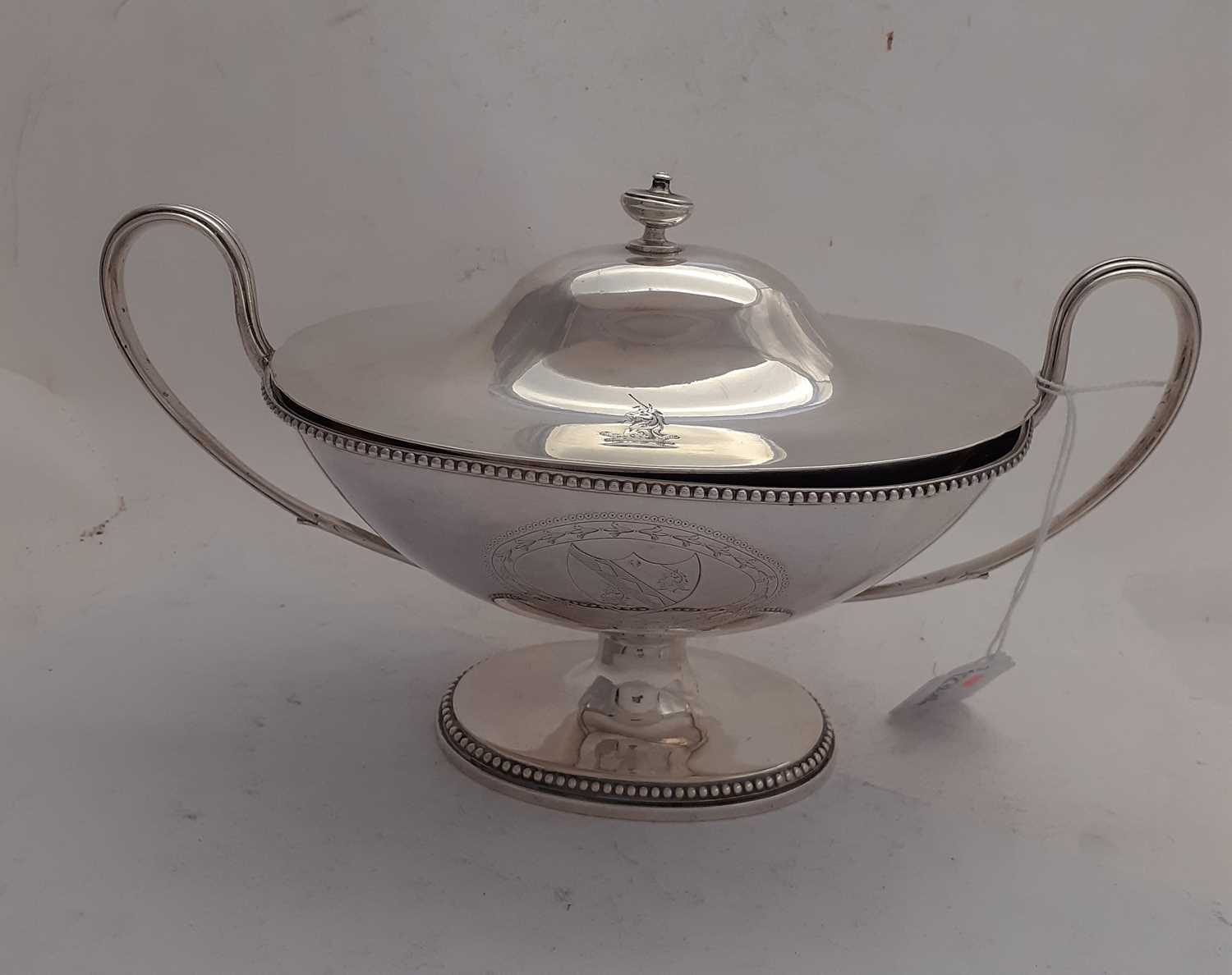 A Pair of George III Silver Sauce-Tureens and Covers, by Robert Hennell, London, 1782 - Image 9 of 17