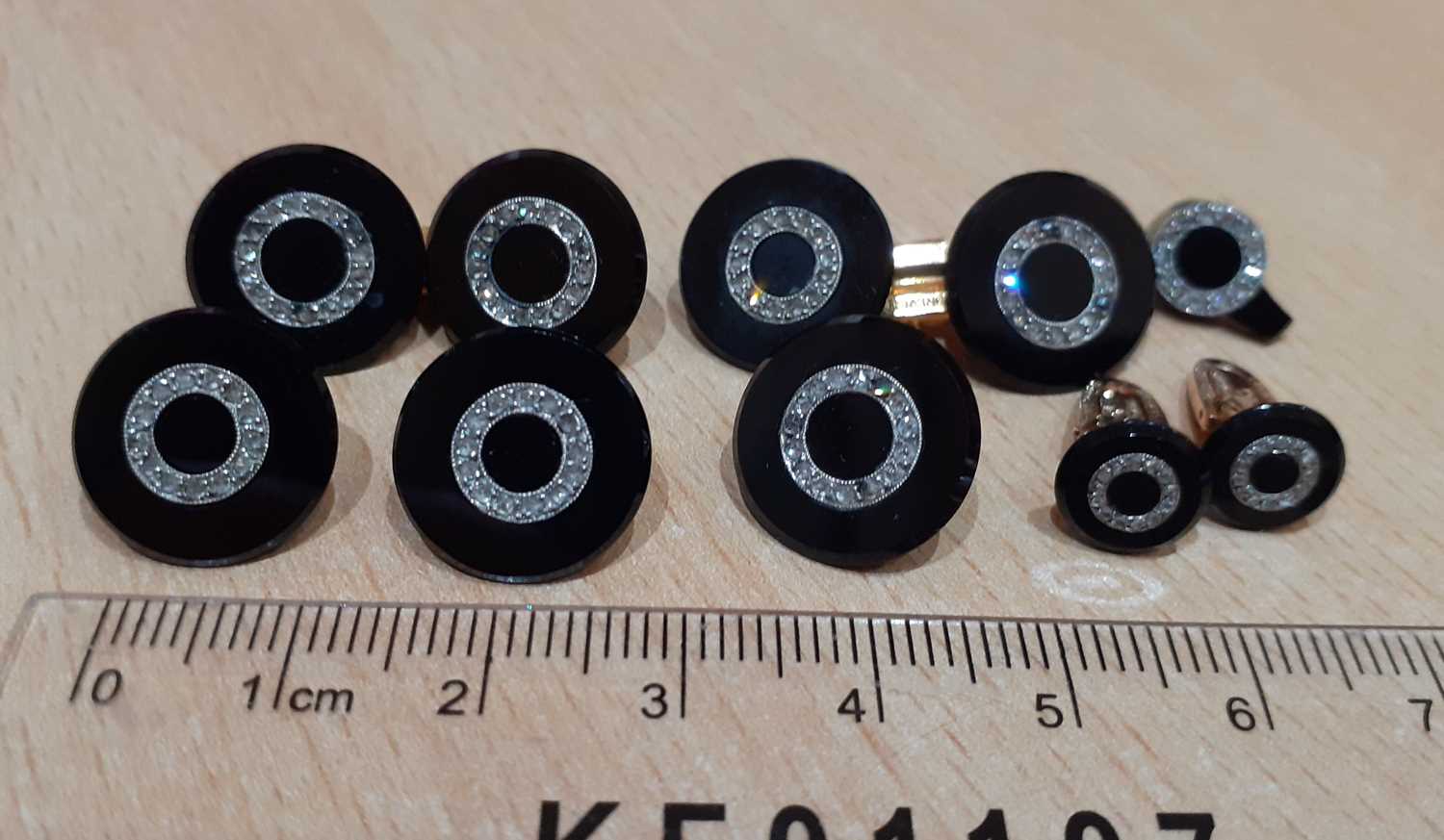 A Diamond and Onyx Cufflink, Button and Dress Stud Suite comprising of four buttons, two studs and a - Image 5 of 9