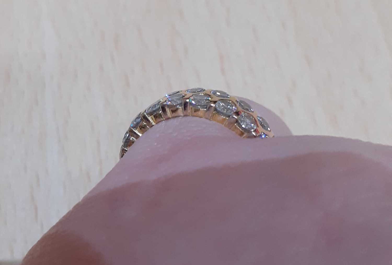 An 18 Carat Gold Diamond Half Hoop Ring two rows of round brilliant cut diamonds in yellow tension - Bild 3 aus 5