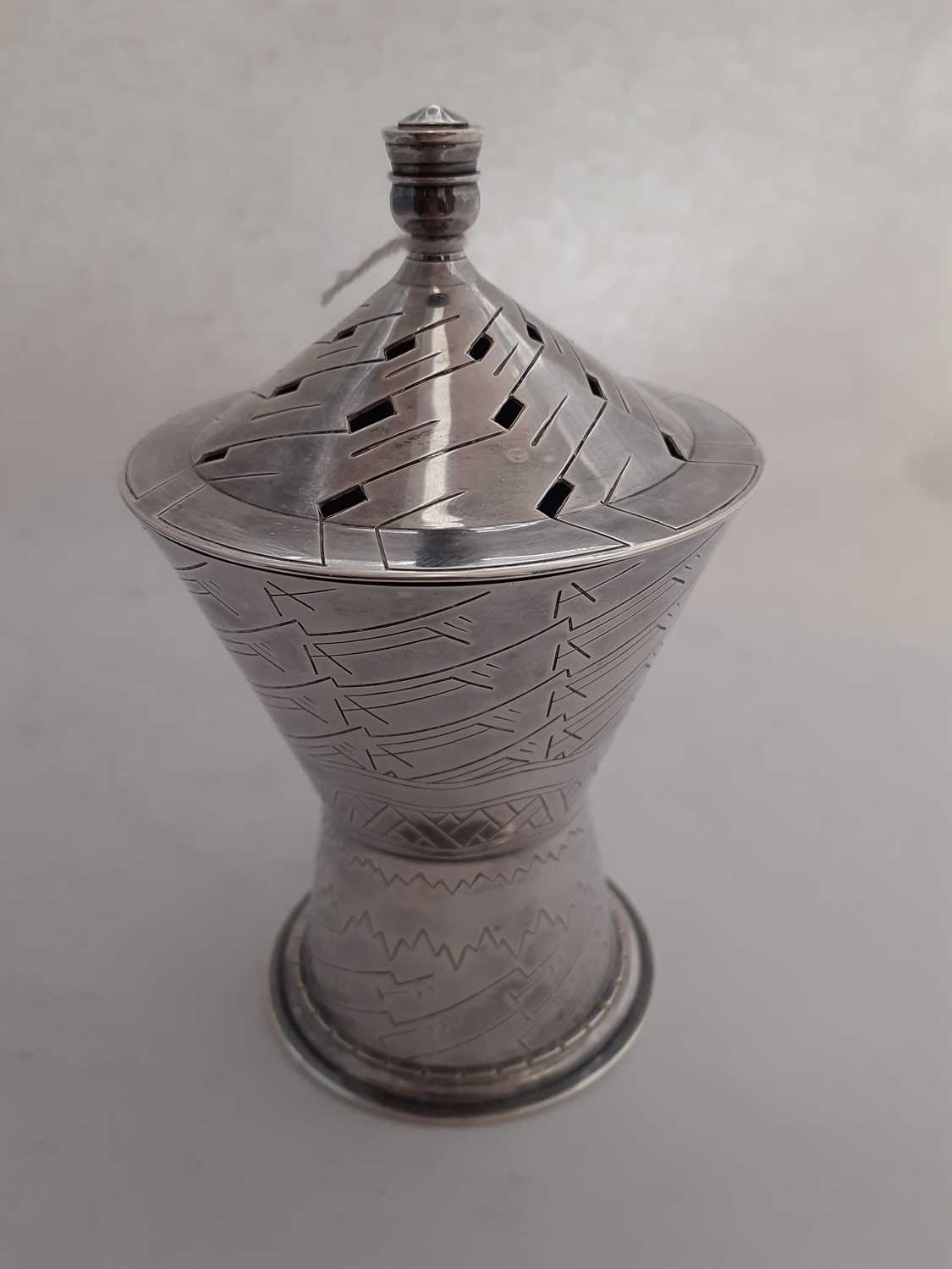 A George V Silver Caster, by Henry George Murphy, London, 1933, With Falcon Studios Mark - Image 2 of 12