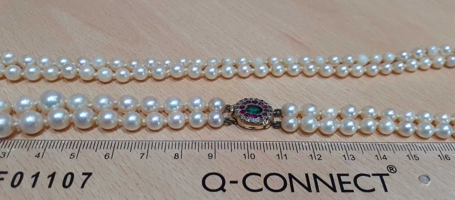 A Two Row Cultured Pearl Necklace, with An Emerald, Ruby and Diamond Cluster Clasp the 66:63 - Image 2 of 5