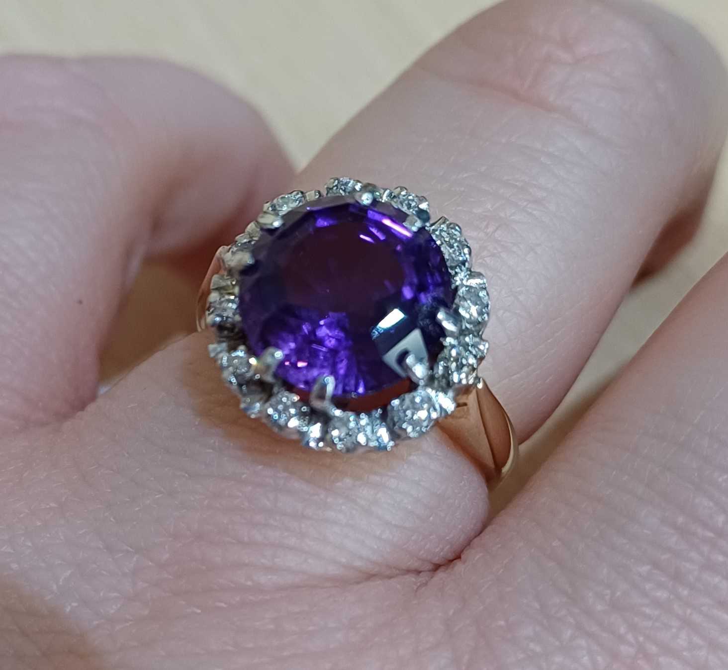 An Amethyst and Diamond Cluster Ring the round cut amethyst within a border of round brilliant cut - Image 4 of 4