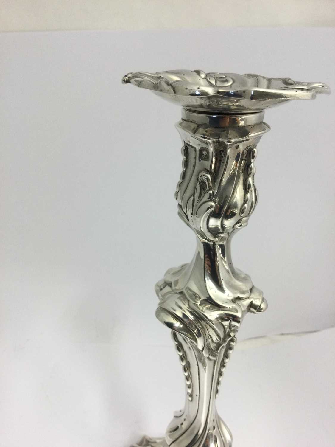A Pair of George III Silver Candlesticks, Probably by John Carter, London, 1768 - Bild 9 aus 15