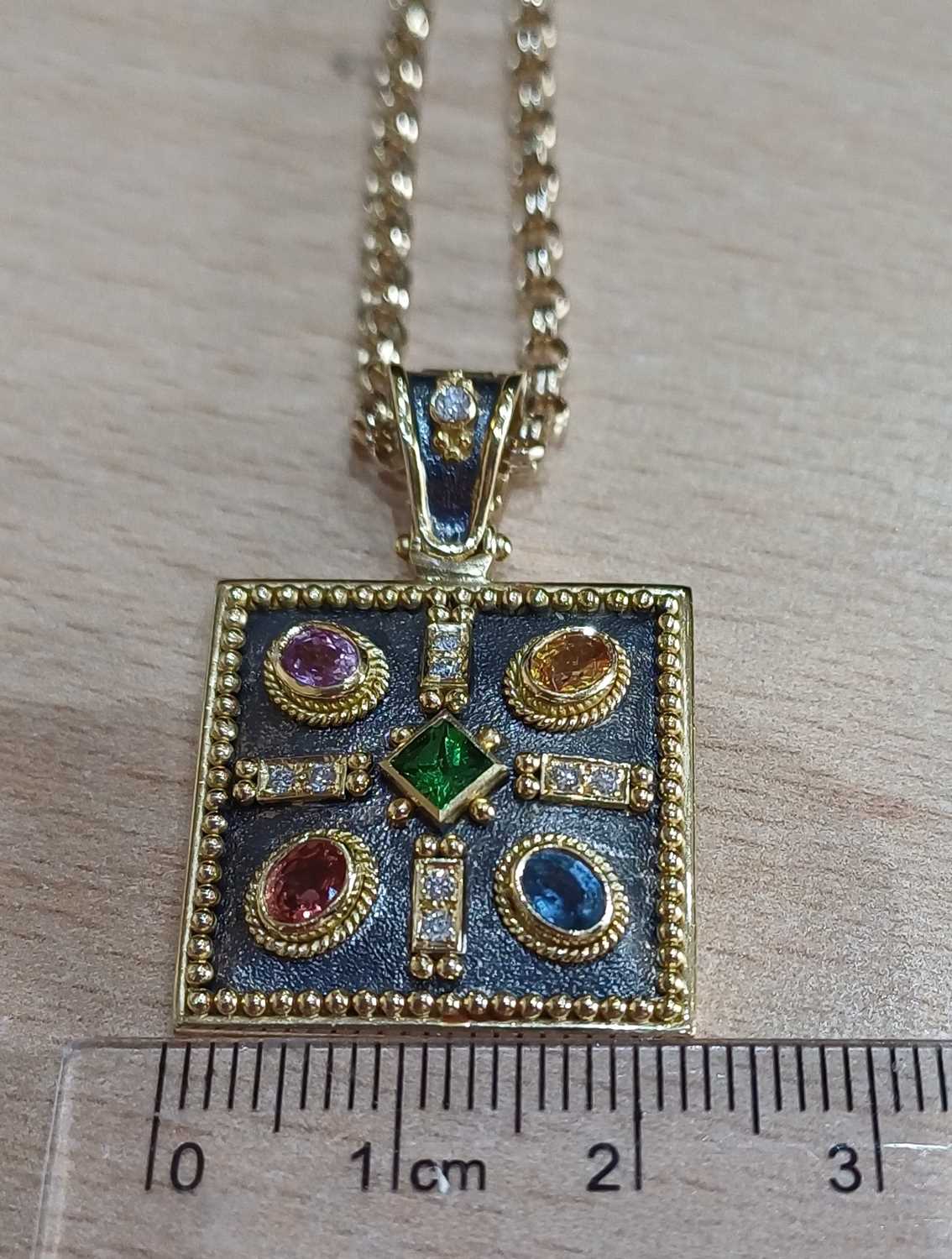 A Multi-Colour Sapphire and Diamond Pendant on Chain the white textured square plaque with a - Bild 2 aus 3