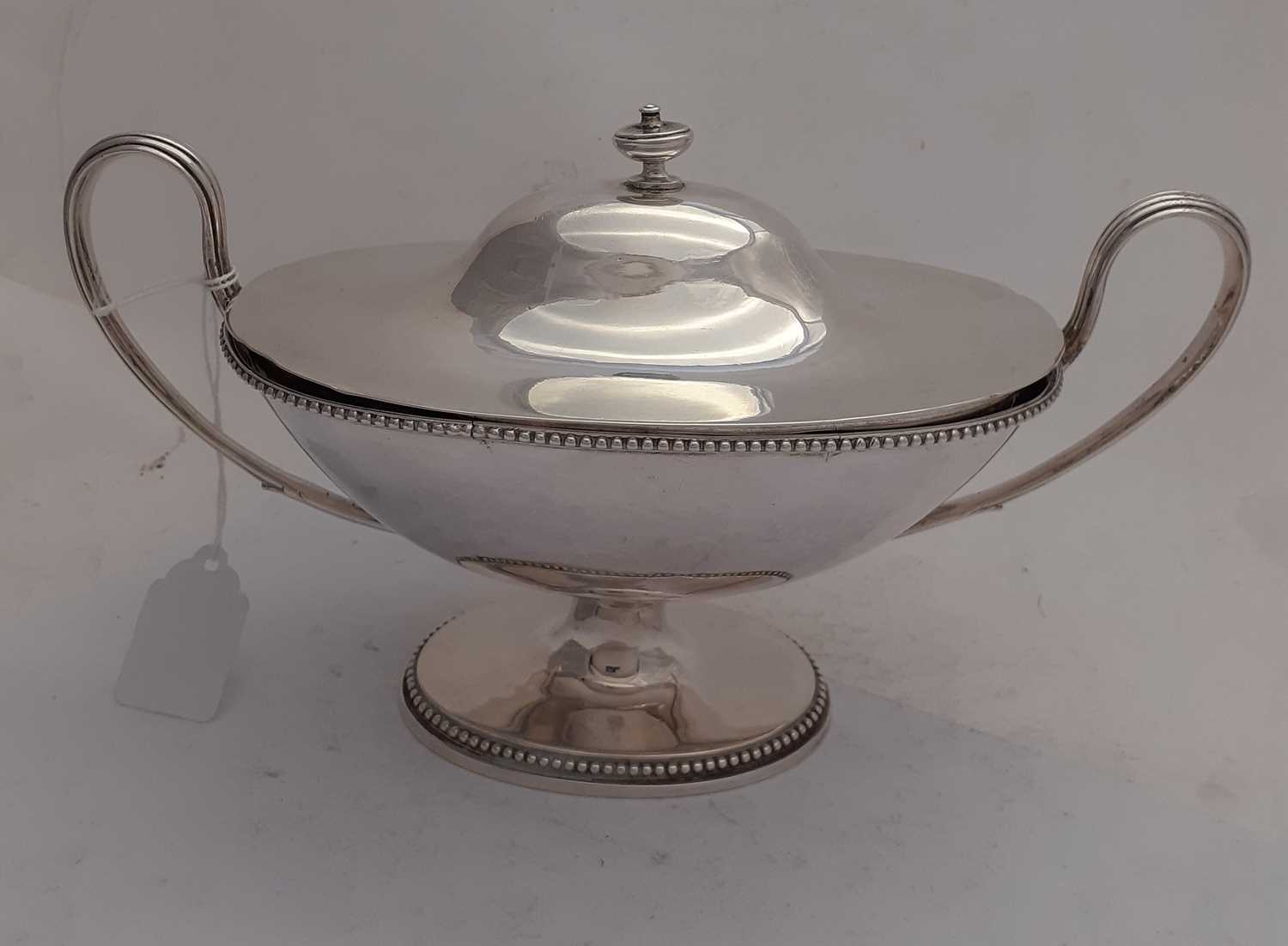A Pair of George III Silver Sauce-Tureens and Covers, by Robert Hennell, London, 1782 - Image 10 of 17