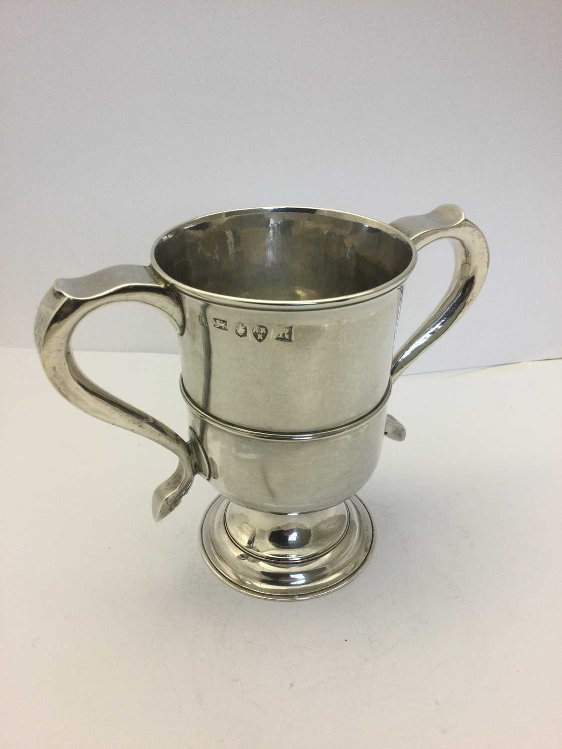 A George III Provincial Silver Two-Handled Cup, by John Langlands and John Robertson, Newcastle, 17 - Image 2 of 9