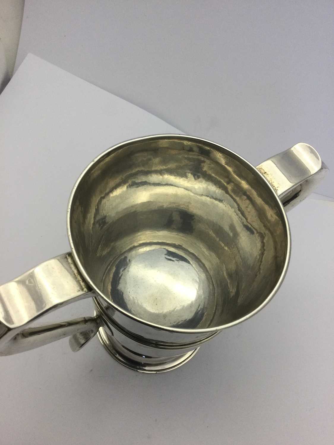 A George III Provincial Silver Two-Handled Cup, by John Langlands and John Robertson, Newcastle, 17 - Bild 7 aus 9